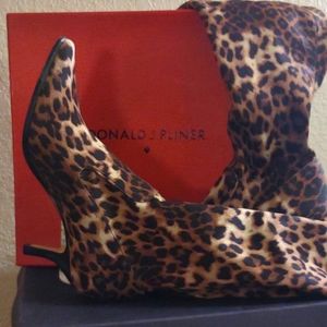 Donald J Pliner women's Animal print-leooard stretch boot